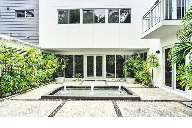 6340 SW 80th St, Miami, FL 33143
