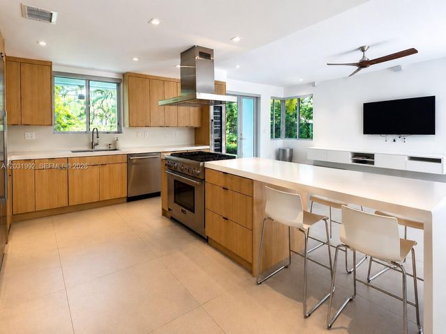 6340 SW 80th St, Miami, FL 33143