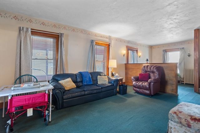 35 Chesterfield Rd, Worcester, MA 01602