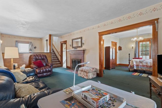 35 Chesterfield Rd, Worcester, MA 01602