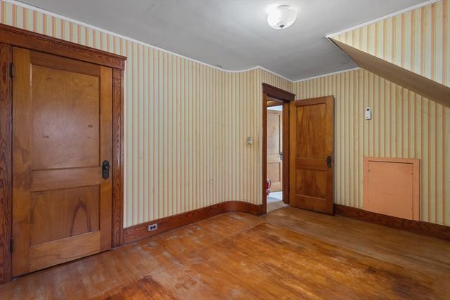 35 Chesterfield Rd, Worcester, MA 01602