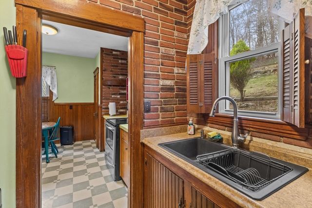 35 Chesterfield Rd, Worcester, MA 01602