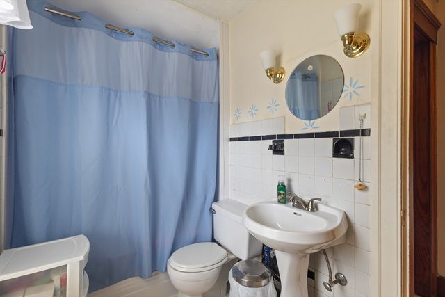 35 Chesterfield Rd, Worcester, MA 01602