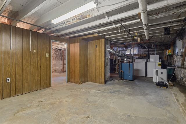 35 Chesterfield Rd, Worcester, MA 01602