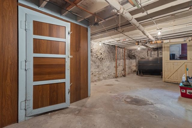 35 Chesterfield Rd, Worcester, MA 01602