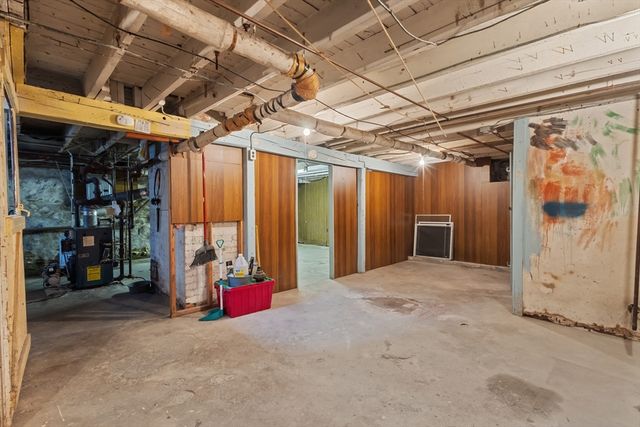 35 Chesterfield Rd, Worcester, MA 01602