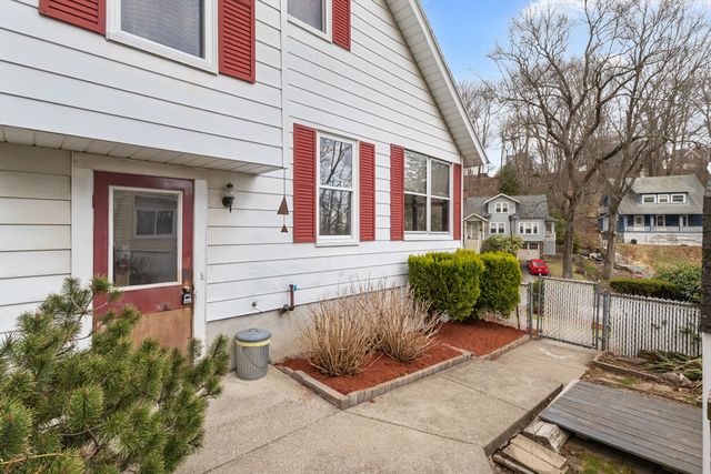 35 Chesterfield Rd, Worcester, MA 01602