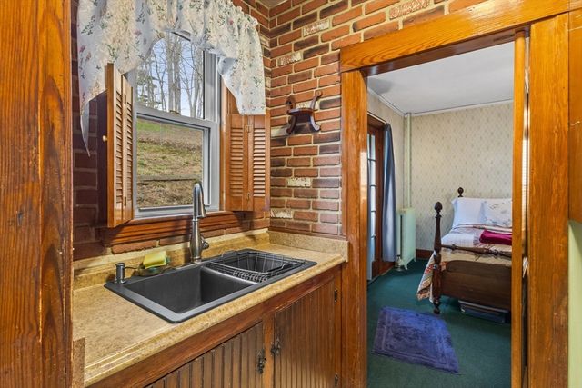 35 Chesterfield Rd, Worcester, MA 01602