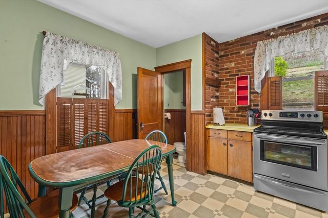 35 Chesterfield Rd, Worcester, MA 01602