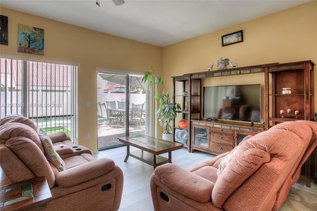 9521 NW 18th Mnr, Plantation, FL 33322