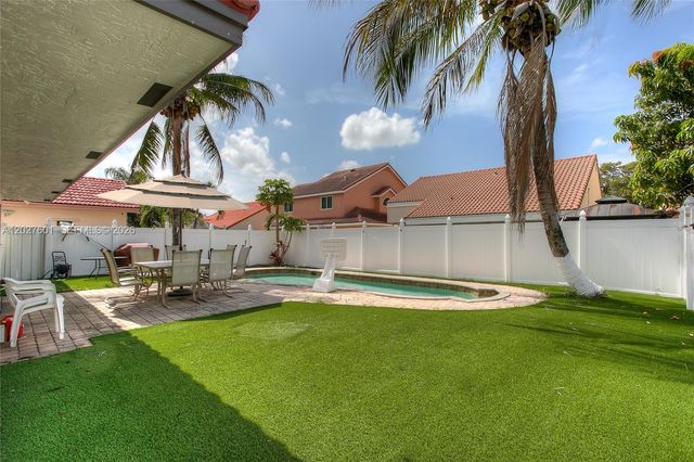9521 NW 18th Mnr, Plantation, FL 33322
