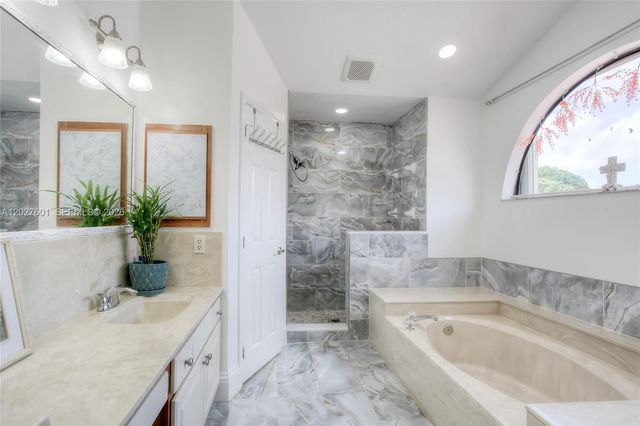 9521 NW 18th Mnr, Plantation, FL 33322