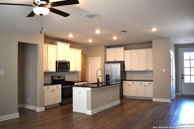 9210 Espadrille Run, Converse, TX 78109