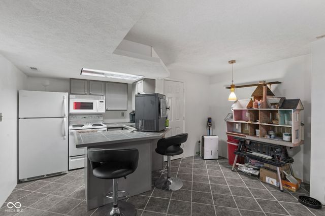 4709 Oakton Way, Greenwood, IN 46143