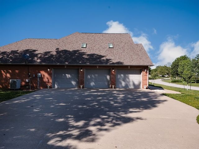 2768 Kokopelli Drive, Marion, IL 62959