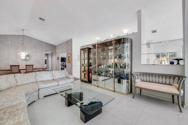 9822 Harbour Lake Circle, Boynton Beach, FL 33437