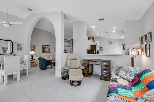 9822 Harbour Lake Circle, Boynton Beach, FL 33437