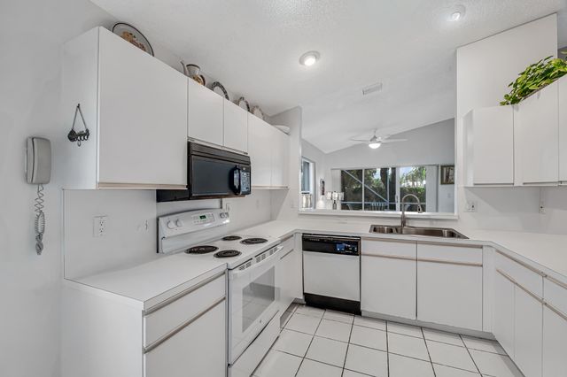 9822 Harbour Lake Circle, Boynton Beach, FL 33437