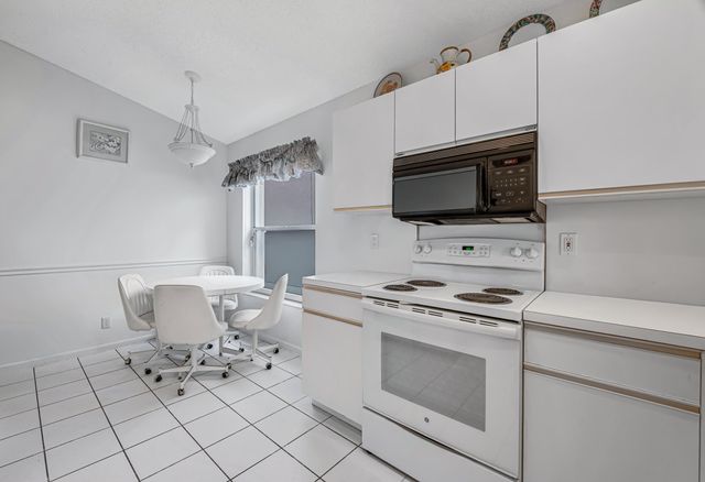 9822 Harbour Lake Circle, Boynton Beach, FL 33437