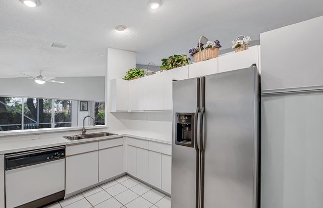 9822 Harbour Lake Circle, Boynton Beach, FL 33437