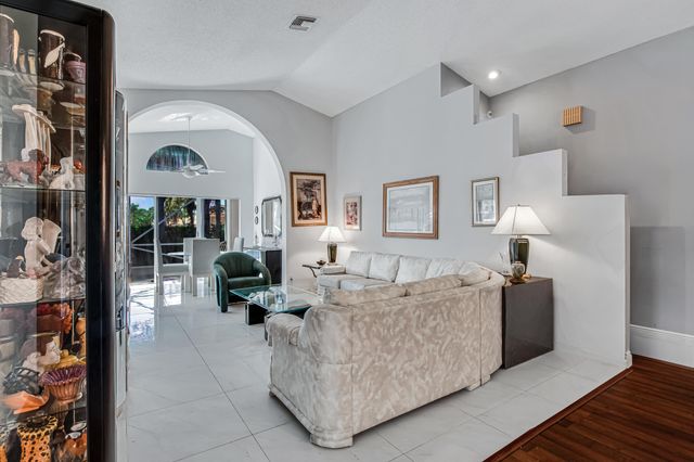 9822 Harbour Lake Circle, Boynton Beach, FL 33437