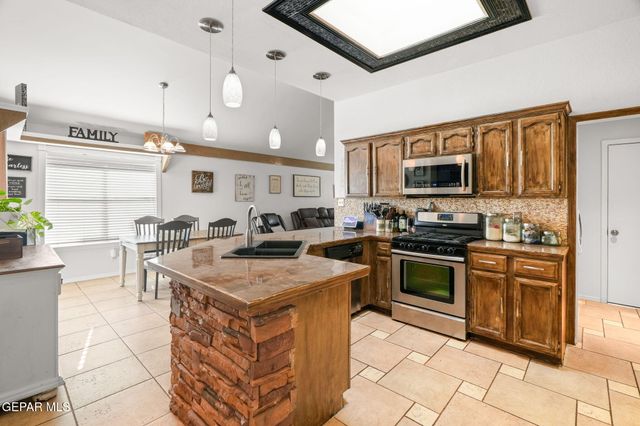 11872 CRIMSON SKY Drive, El Paso, TX 79936