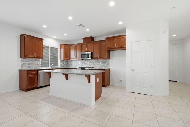 1703 W Porter Avenue, Visalia, CA 93291