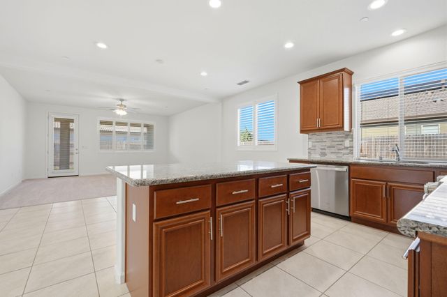 1703 W Porter Avenue, Visalia, CA 93291