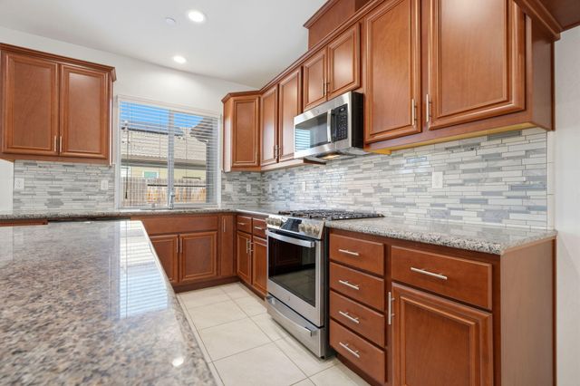 1703 W Porter Avenue, Visalia, CA 93291