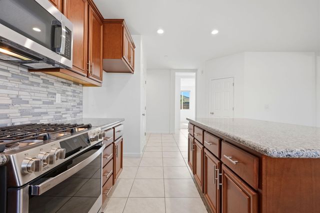 1703 W Porter Avenue, Visalia, CA 93291