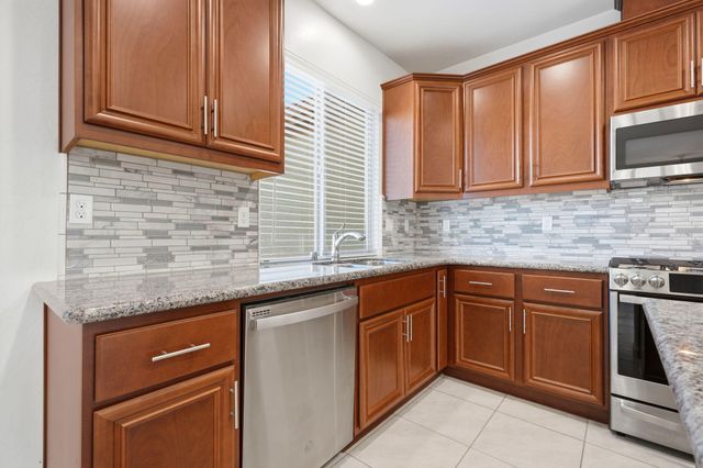 1703 W Porter Avenue, Visalia, CA 93291