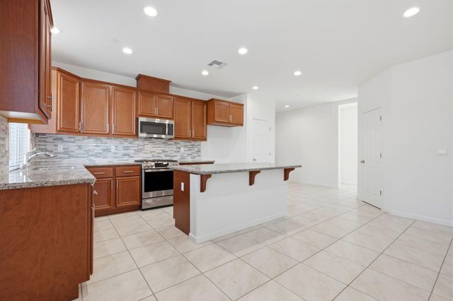 1703 W Porter Avenue, Visalia, CA 93291