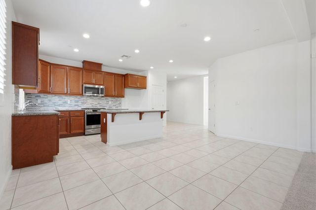 1703 W Porter Avenue, Visalia, CA 93291