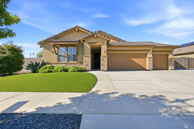 1703 W Porter Avenue, Visalia, CA 93291