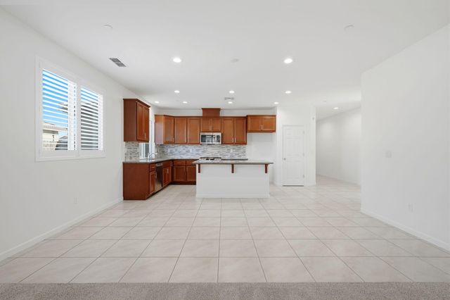 1703 W Porter Avenue, Visalia, CA 93291