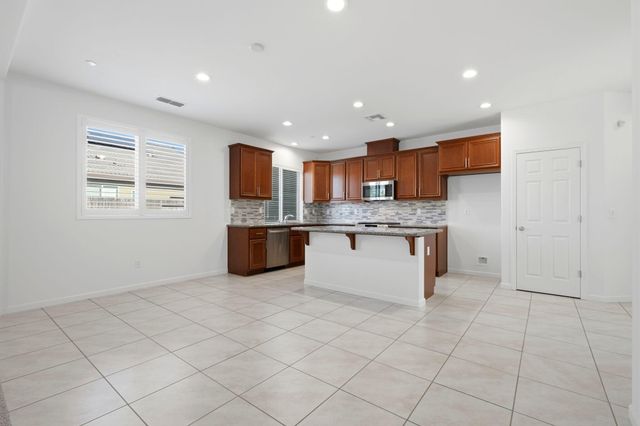 1703 W Porter Avenue, Visalia, CA 93291