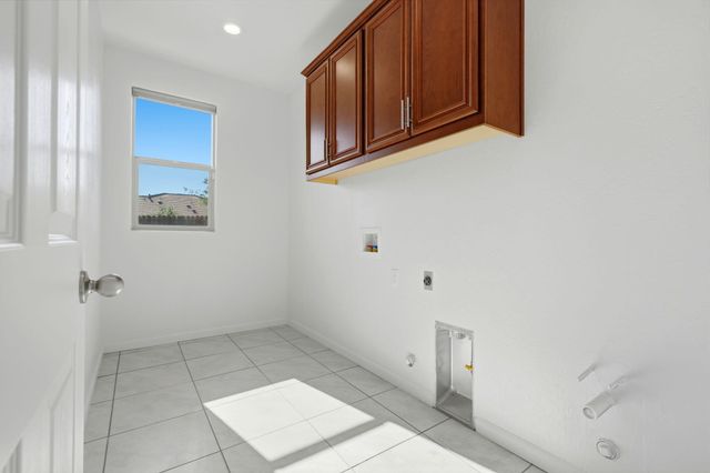 1703 W Porter Avenue, Visalia, CA 93291