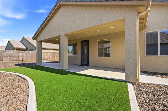 1703 W Porter Avenue, Visalia, CA 93291