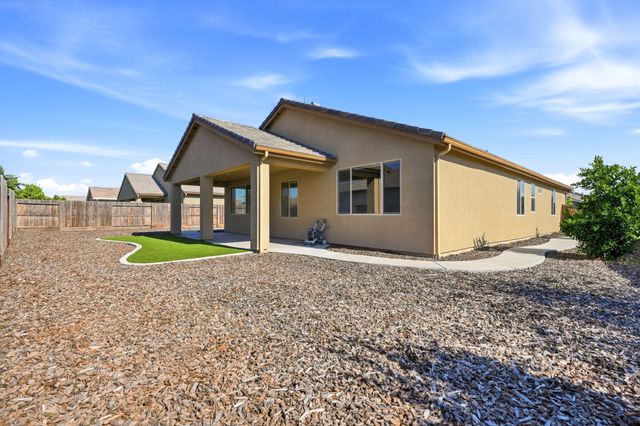 1703 W Porter Avenue, Visalia, CA 93291