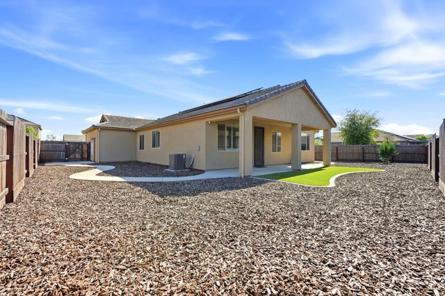 1703 W Porter Avenue, Visalia, CA 93291