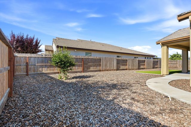1703 W Porter Avenue, Visalia, CA 93291