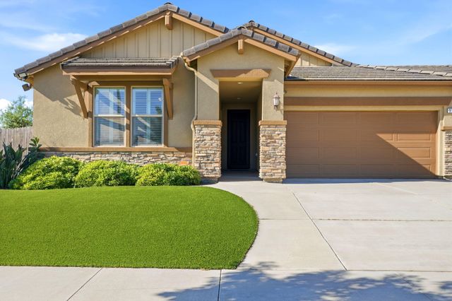 1703 W Porter Avenue, Visalia, CA 93291