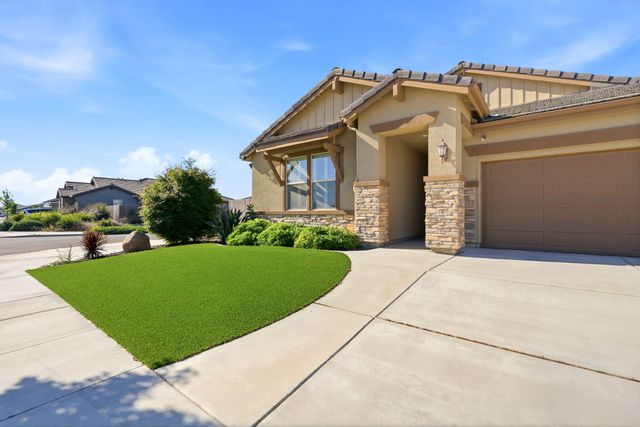 1703 W Porter Avenue, Visalia, CA 93291