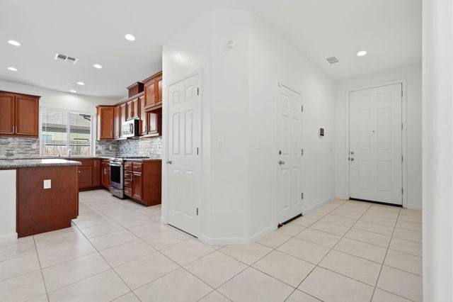 1703 W Porter Avenue, Visalia, CA 93291