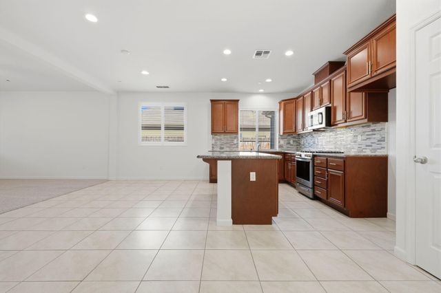 1703 W Porter Avenue, Visalia, CA 93291