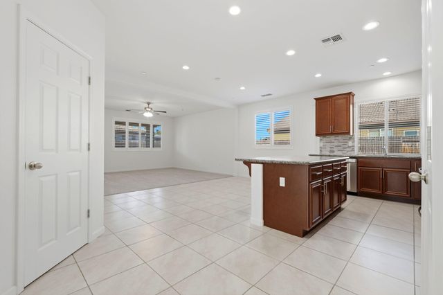 1703 W Porter Avenue, Visalia, CA 93291