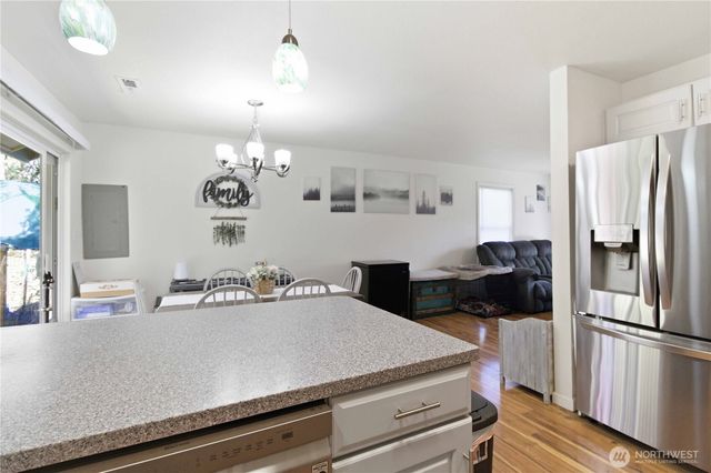 421 McAdams Road E, Longview, WA 98632