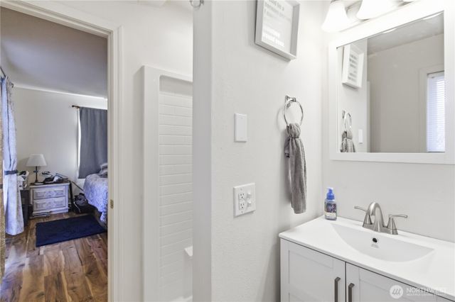 421 McAdams Road E, Longview, WA 98632