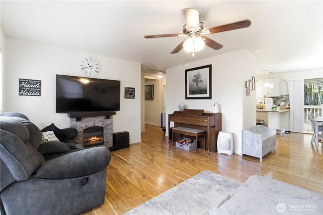 421 McAdams Road E, Longview, WA 98632