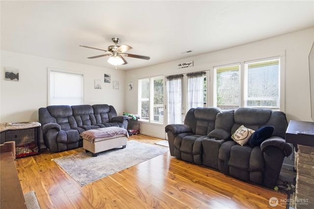 421 McAdams Road E, Longview, WA 98632